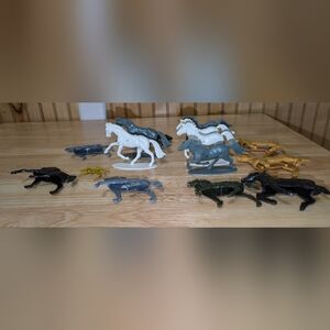 Lot of 15 Vintage Fort Playsets Cavalry & Western Toy Sets Plastic Horses